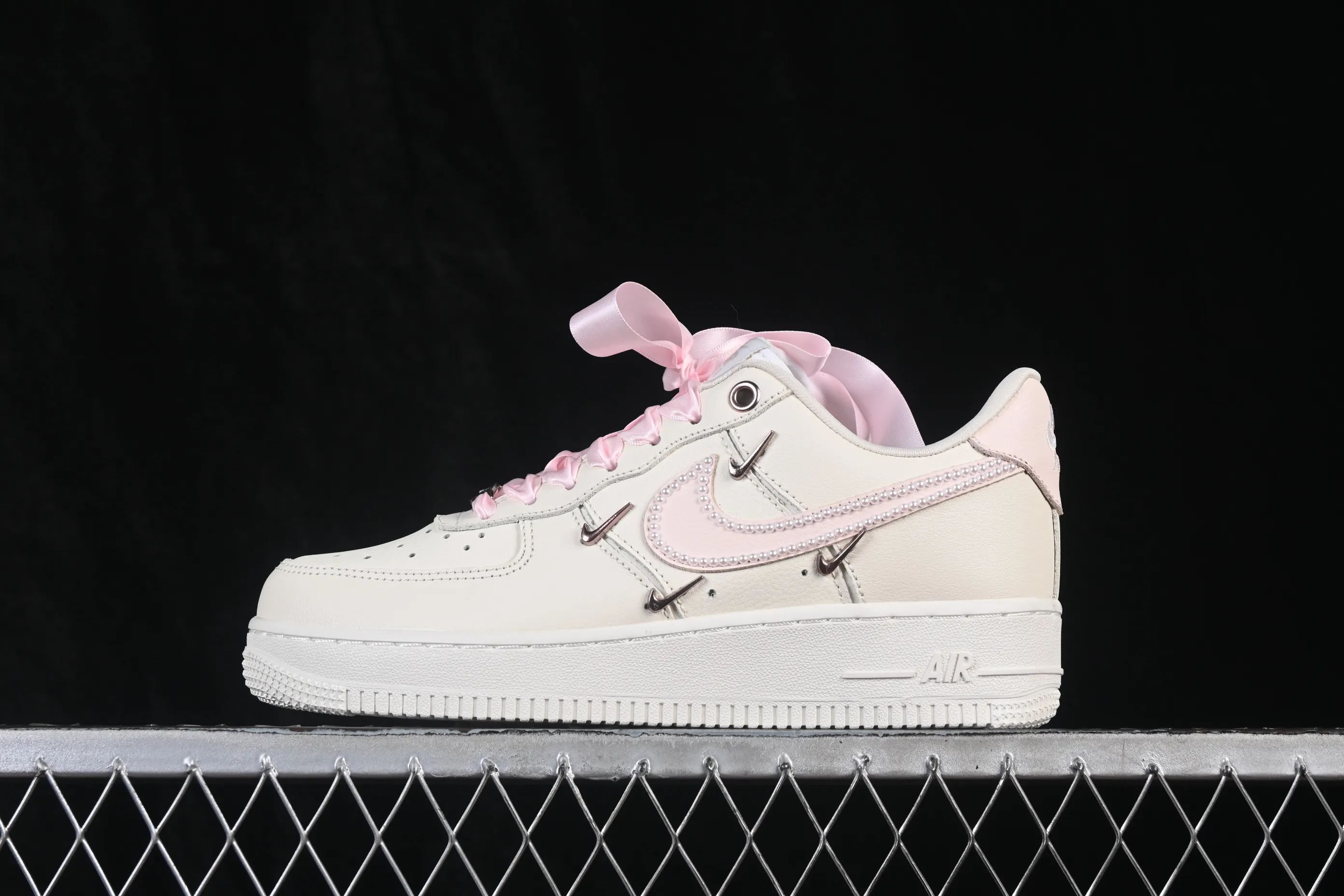 All categories Nk Air Force 1 Air Force series Nk Air Force 1 Low Air Force low-top Nike Air Force 1'07 Low Hand-painted graffiti Pearl milk apricot Air Force 1 low-top casual sneakers FV8110-183